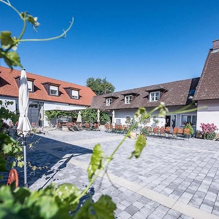 Weingut Kernwein Hotell Seinsheim Exteriör bild