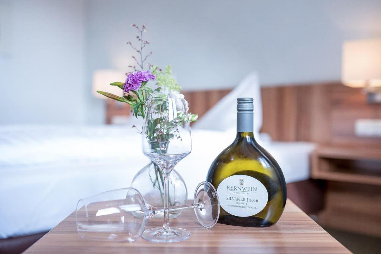 Weingut Kernwein Hotell Seinsheim Exteriör bild