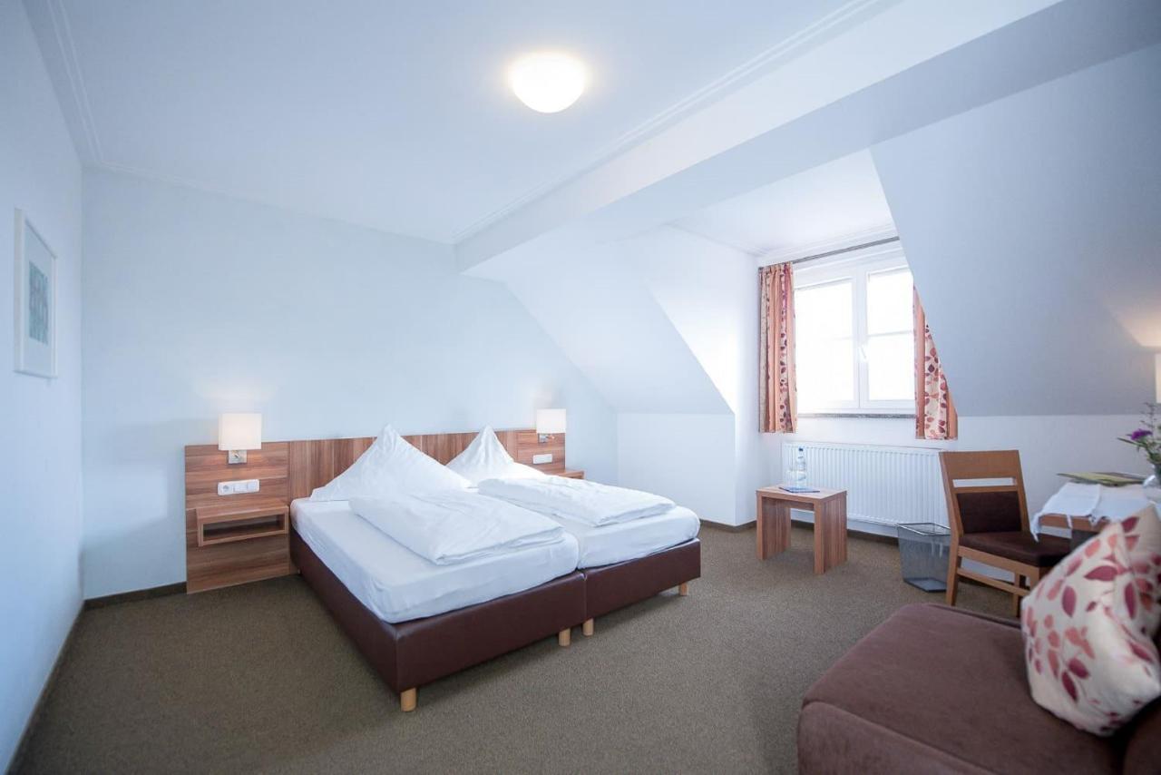 Weingut Kernwein Hotell Seinsheim Exteriör bild