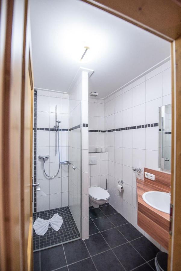 Weingut Kernwein Hotell Seinsheim Exteriör bild