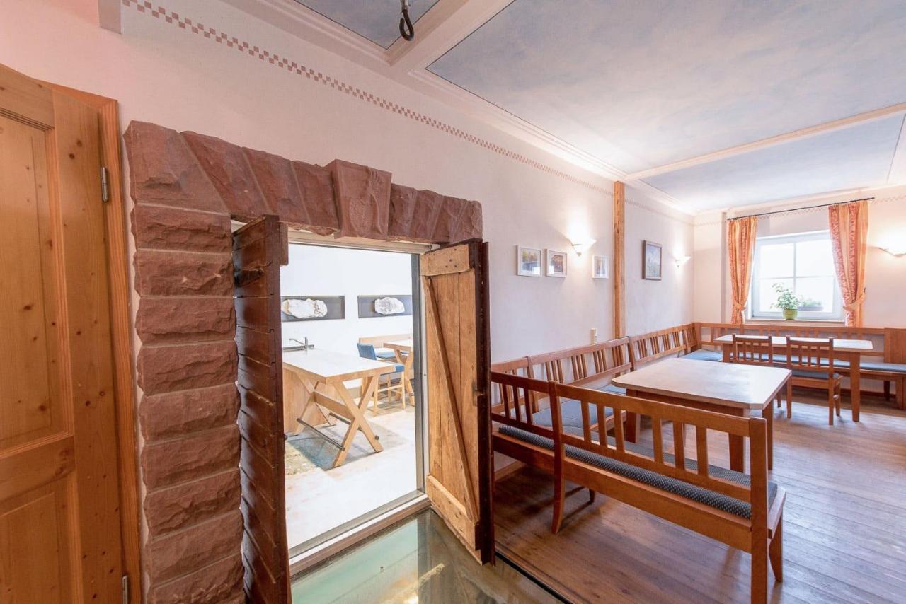 Weingut Kernwein Hotell Seinsheim Exteriör bild